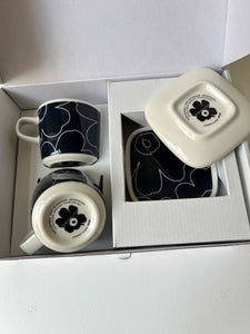 Set Oiva Piirto Unikko 2 hrnčeky + 2 tanieriky Unikko 60th Anniversary tmavo modrý